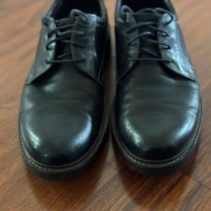 Black dress shoes - great condition- no box